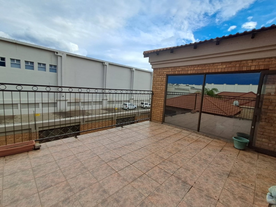 4 Bedroom Property for Sale in Roylglen Gardens Northern Cape